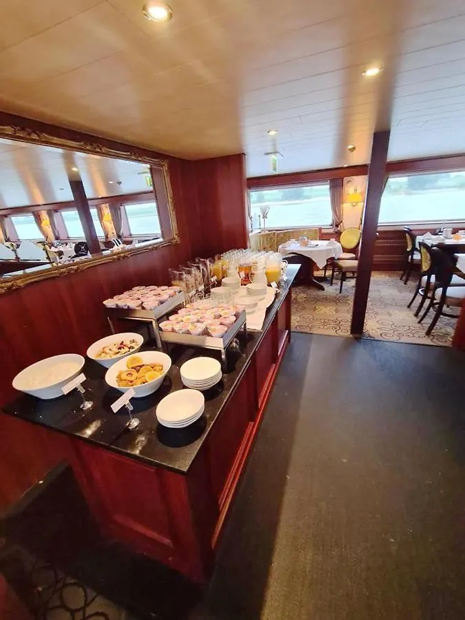 Botel Fairtours Hotelschiff Rembrandt Van Rijn*** Koeln