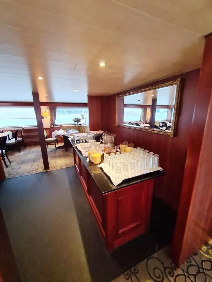 Fairtours Hotelschiff Rembrandt van Rijn*** Köln Deutschland