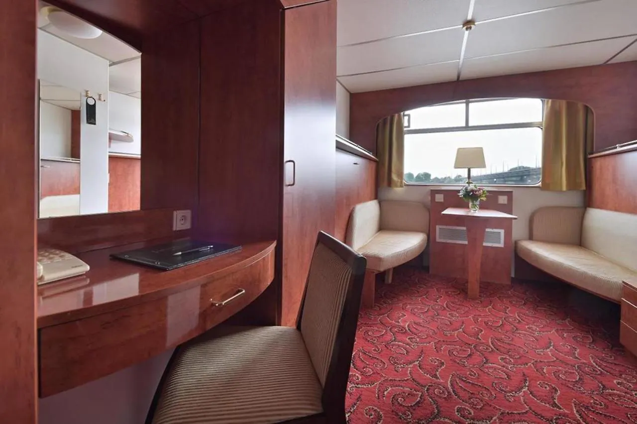 Bådhotel Fairtours Hotelschiff Rembrandt Van Rijn*** Koeln